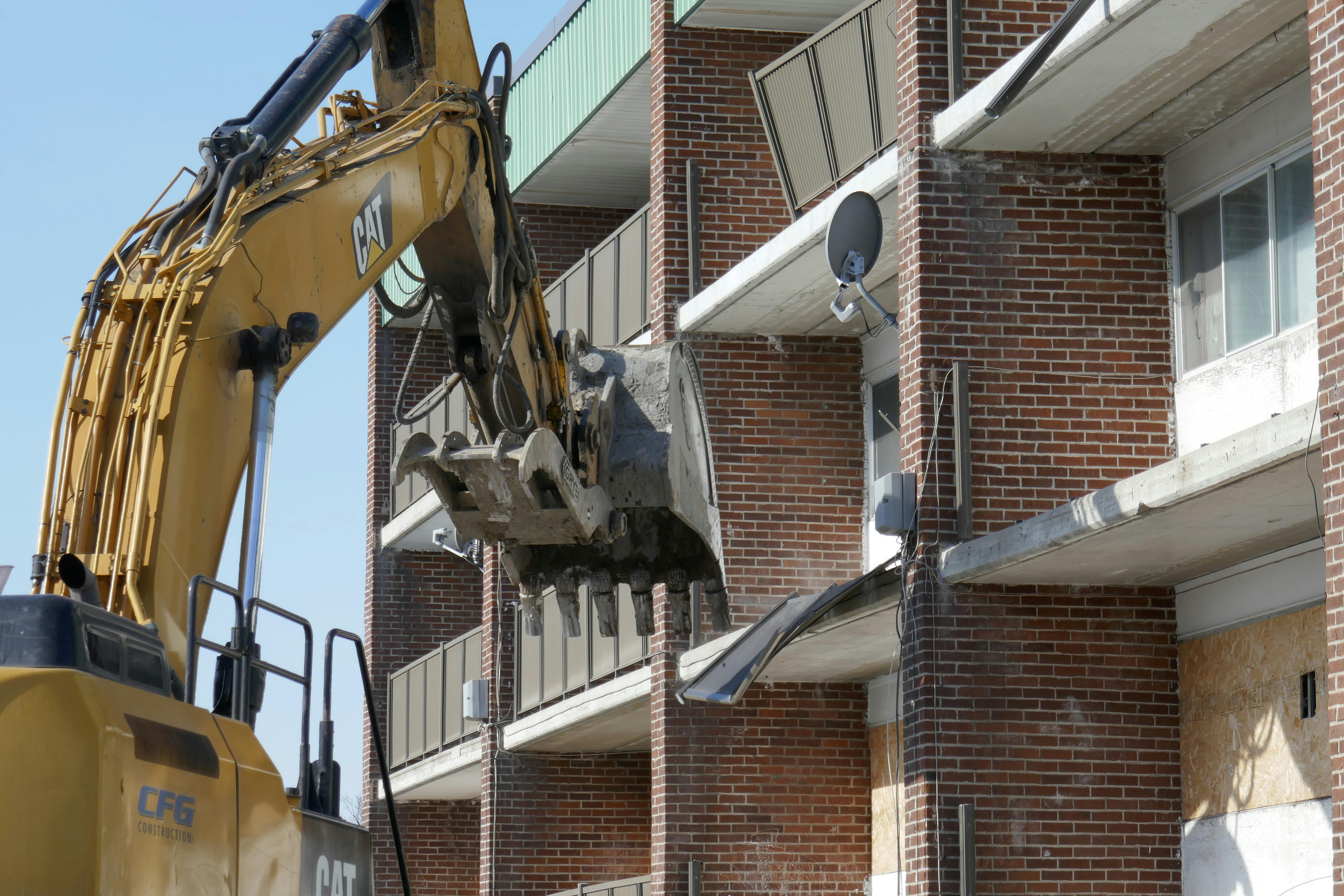 図面や資料を用いたコンサルティングのイメージ